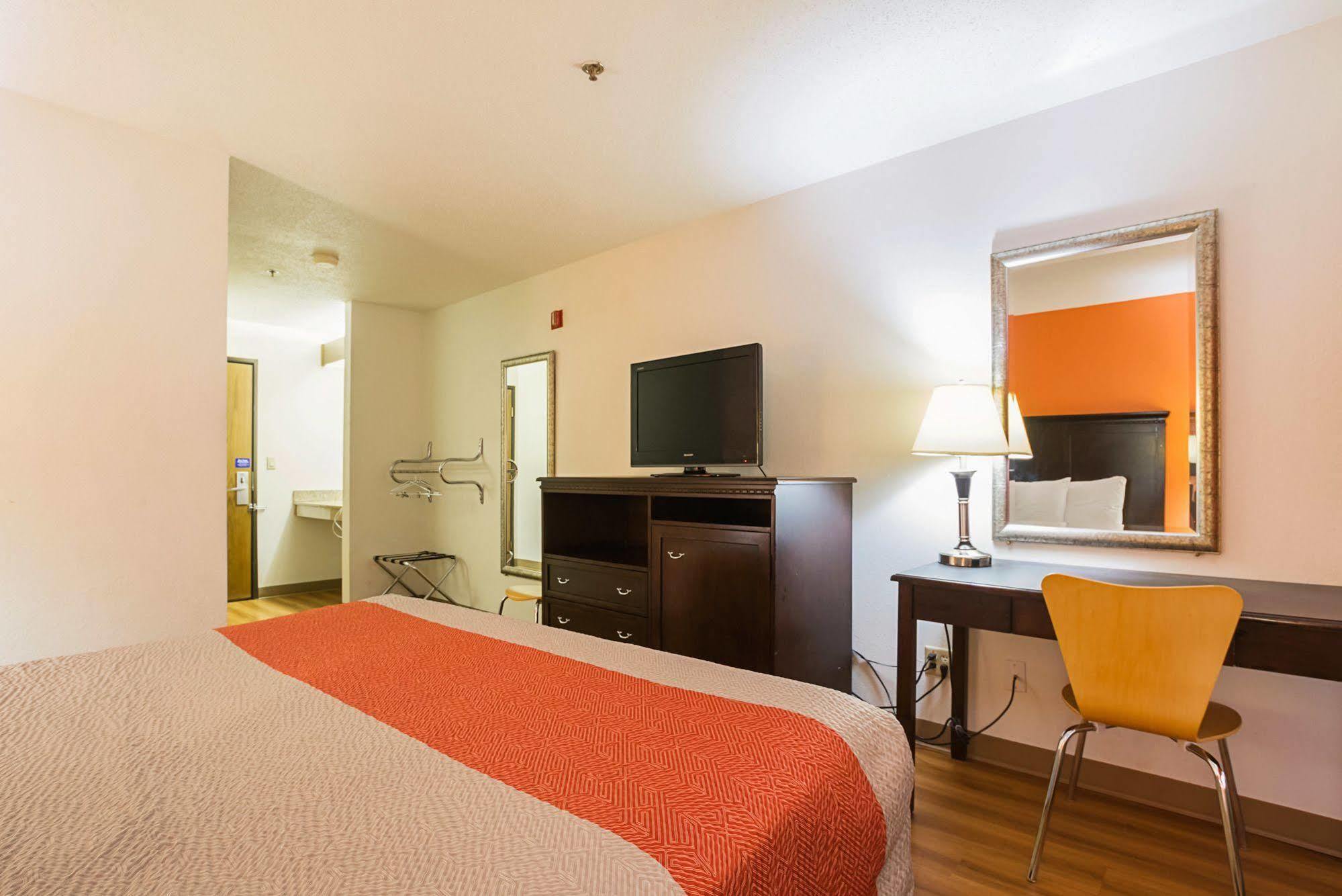 Hotel 6-waterloo, Ia - Crossroads Mall - Cedar Falls